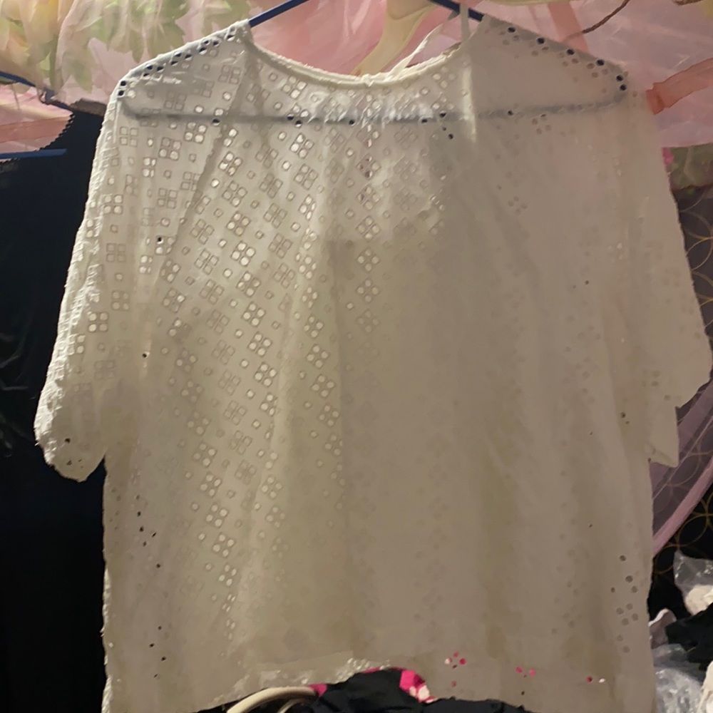 Levis White short sleeve top and comes with white tank top